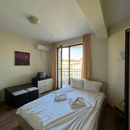 Summer Breeze 514 Sunny Apartment